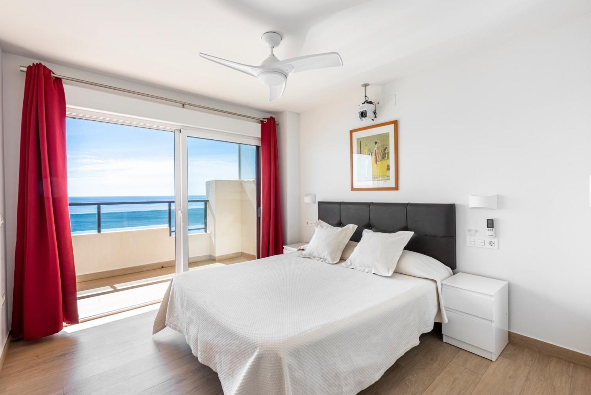 Beachfront Luxury: Fuengirola Sea View Apartment Exterior photo