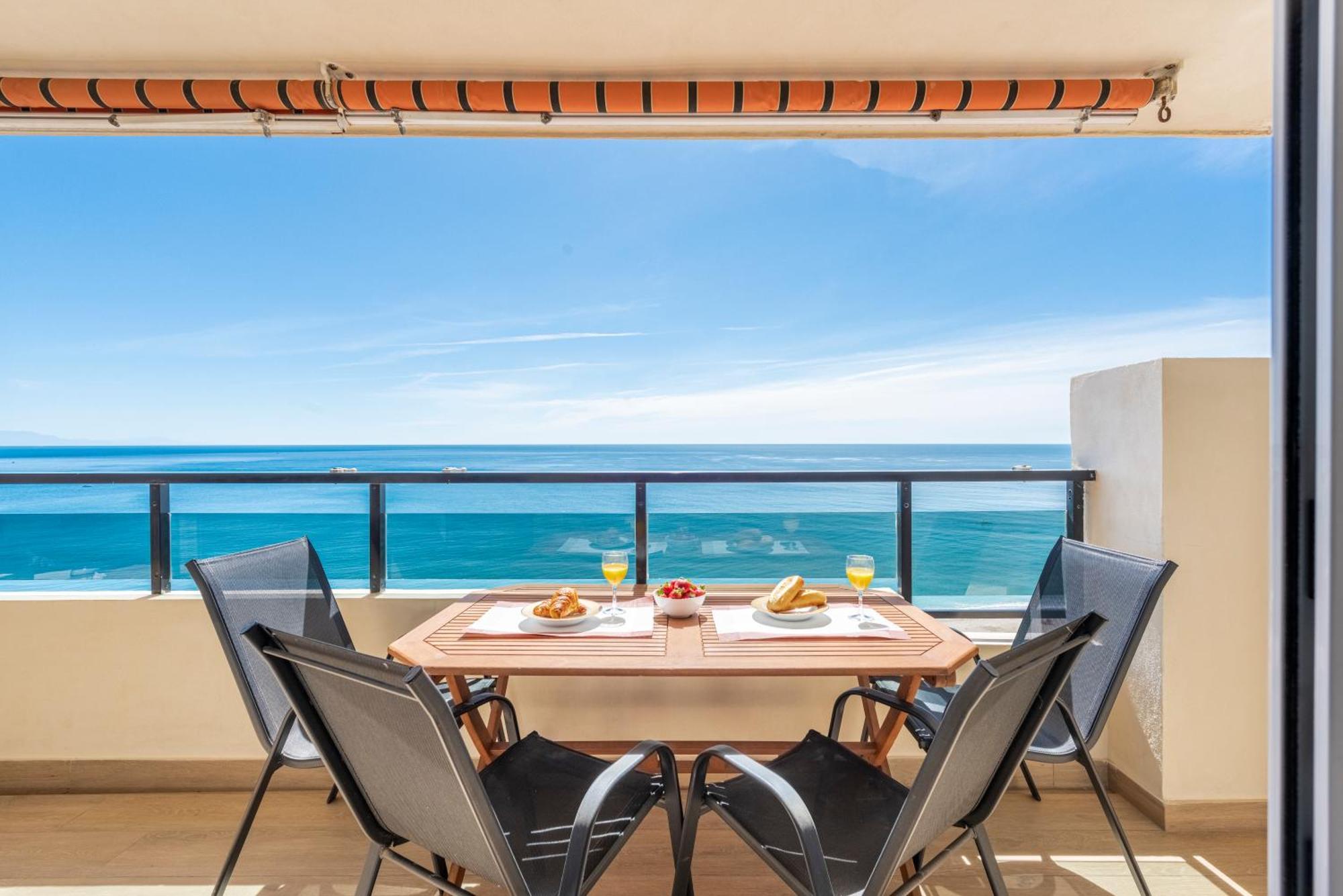 Beachfront Luxury: Fuengirola Sea View Apartment Exterior photo